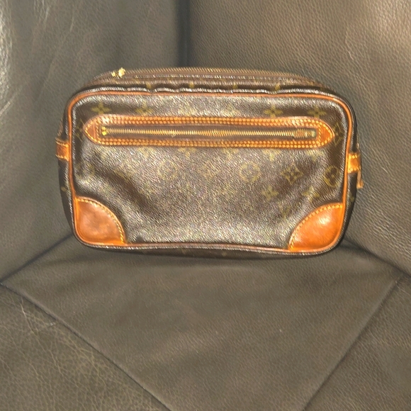 Louis Vuitton Zip Pouch - Picture 1 of 1
